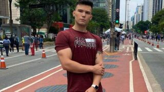 Influencer Oswaldo Cardoso exibe o exibe a pica dura vídeo
