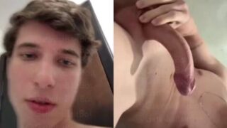 Moleque novinho da rola grande se masturbando na webcam