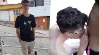 Moleque novinho mamando os machos no mato